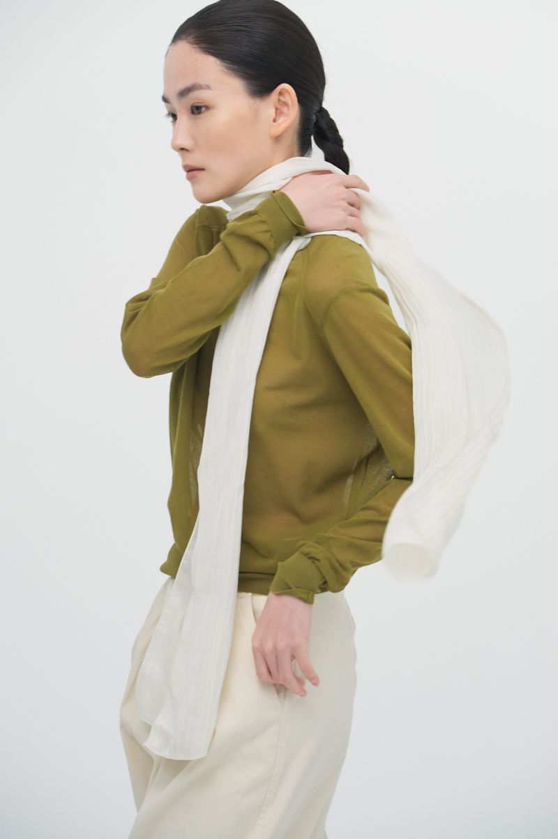 Airy pleats skin scarf_cream