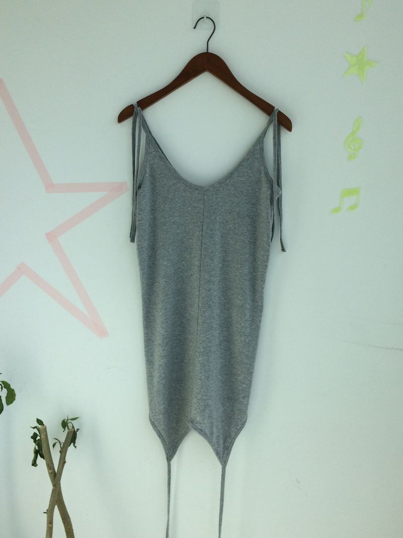 loose-fit strap sleeveless