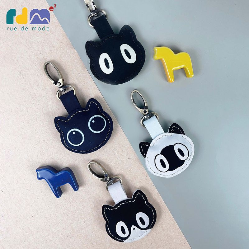 ぴかぴかCat Genuine Leather Keychain
