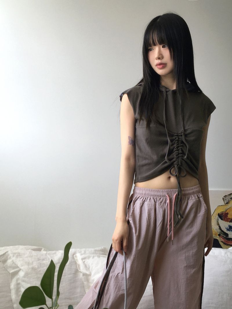 Ron's shirring string crop hooded tank top