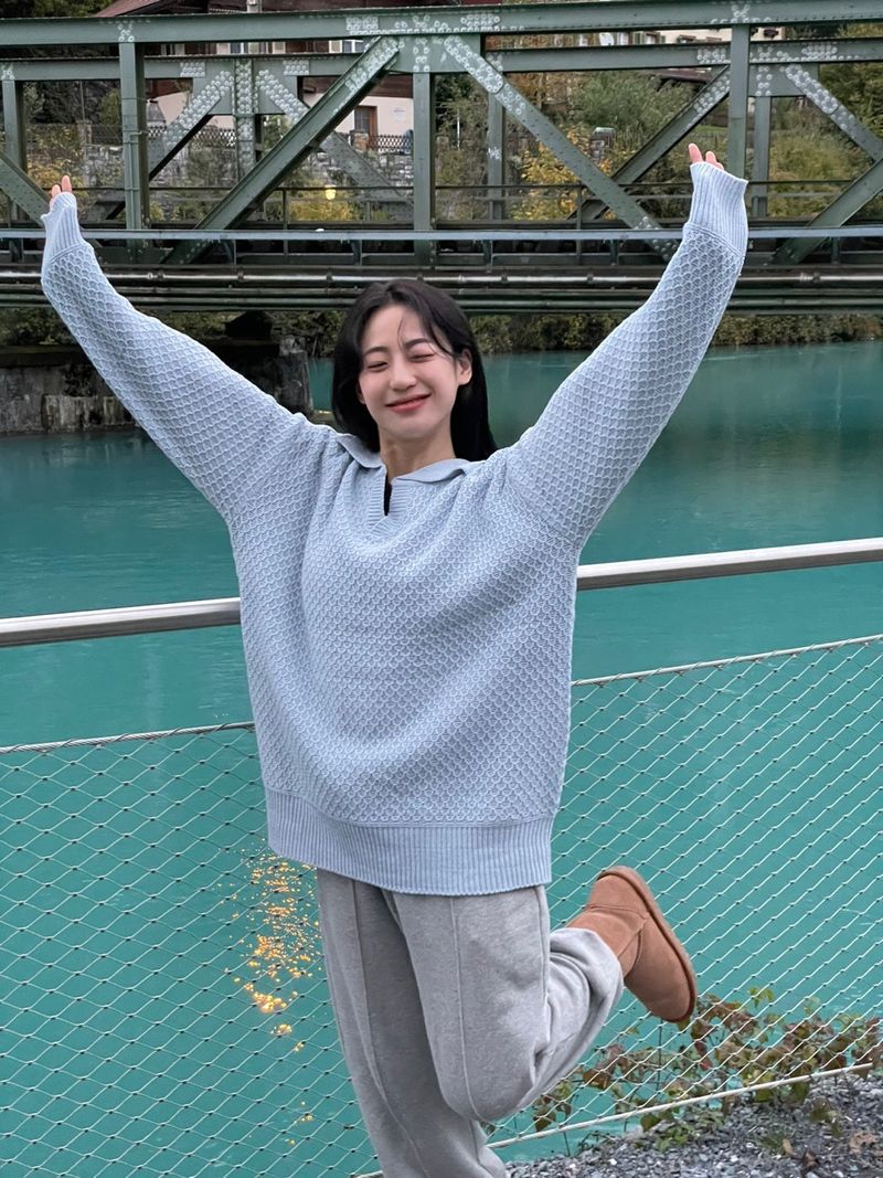 Fish collar soft knit