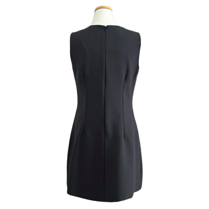 Classic Mae Simple Line Two-Pocket Mini Dress