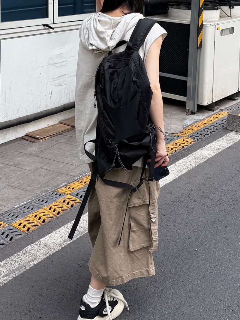 buckle flap cargo bermuda pants