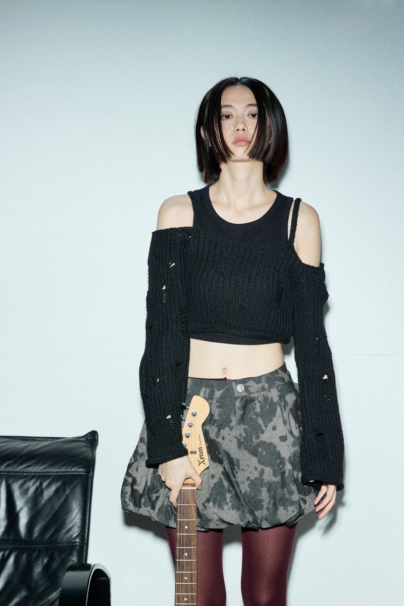 Curetty（キュリティ）の「C ボレロ オフショルダー ニット トップ ブラック（トップス）」