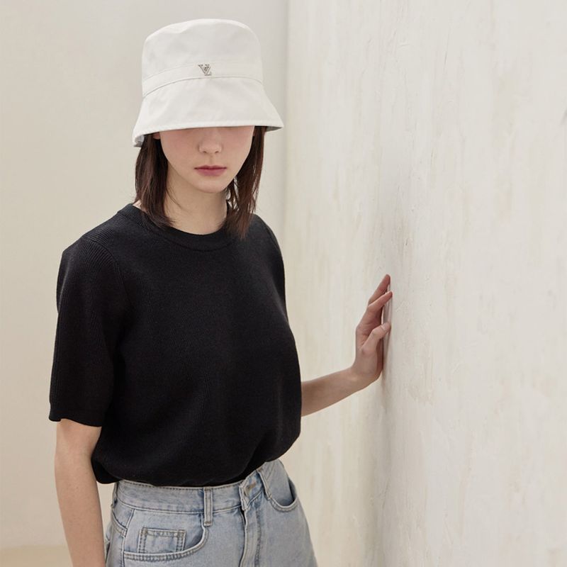 VZ Stud Basic Drop Bucket Hat / White