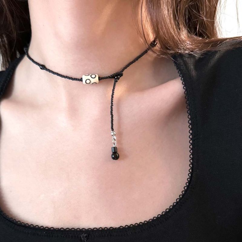 Dot column necklace (black)