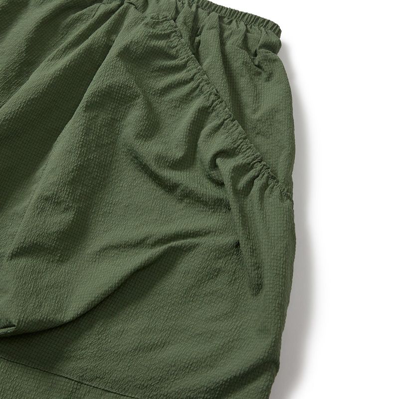 Packable parachute cargo pants / Evergreen