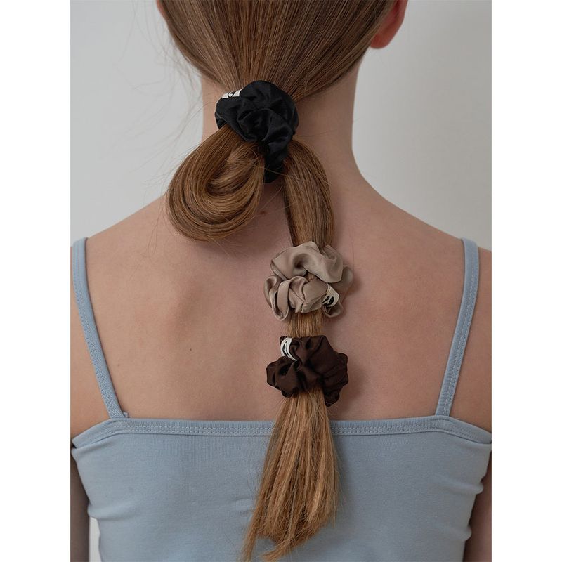 OVT-U（オーブイティーユー）の「ソフトサテンシュシュセット_4 color (+ケース)（ヘアアクセサリー）」