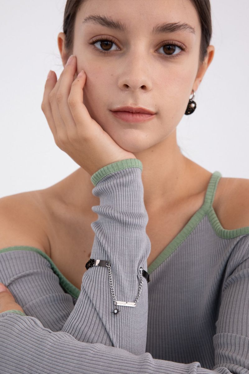 Knitting with drop chain bangle bracelet (Black)