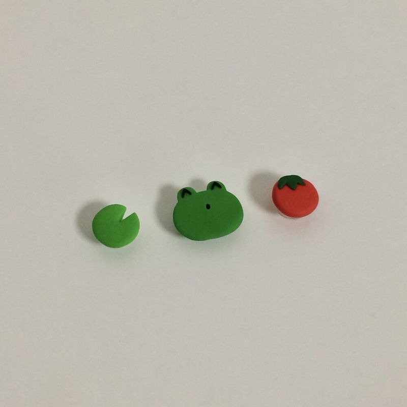 snuhug（スヌハグ）の「【MADE】 green frog&tomato zibitz（Shoes）」