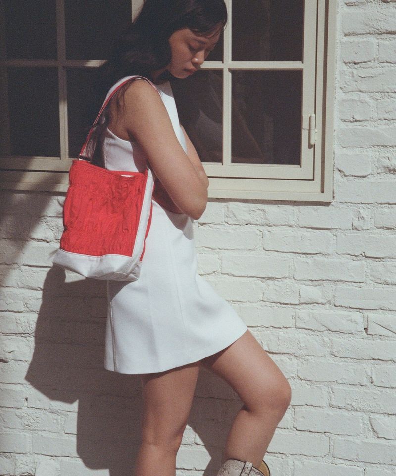 YAHN SISI(ヤーン シシ)の「Fairy Bucket Bag - Red(Bags)」