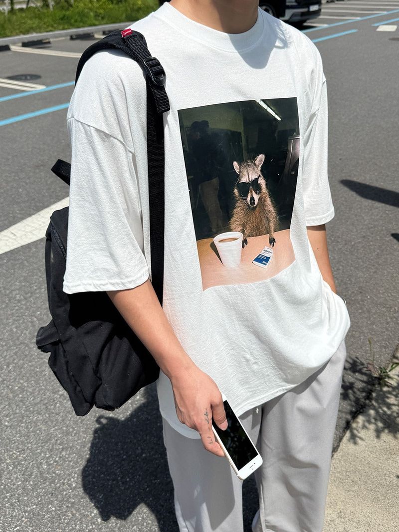 ASCLO（エジュクロ）の「[A-S0256] ラクーンフォト半袖Tシャツ (2色)（Tops）」