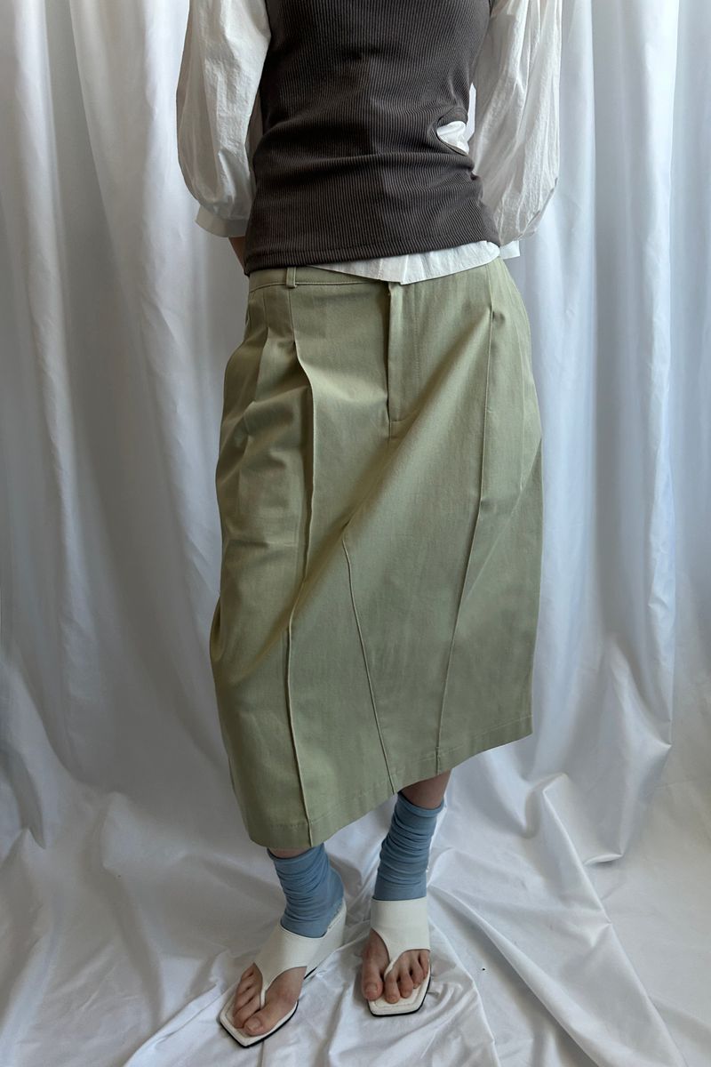 MDNC（エムディーエヌシー）の「TAILOR PLEATED SK [Olive]（Skirts）」