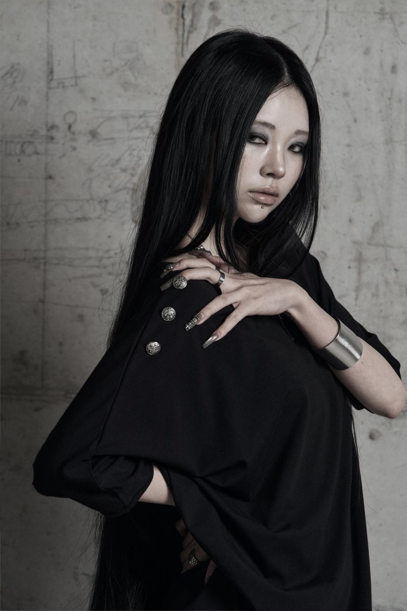 [label] metal button loose drape top BLACK