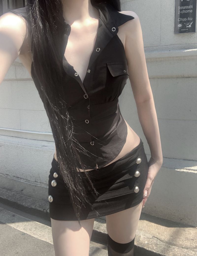 Trony button low-waist skirt (black)
