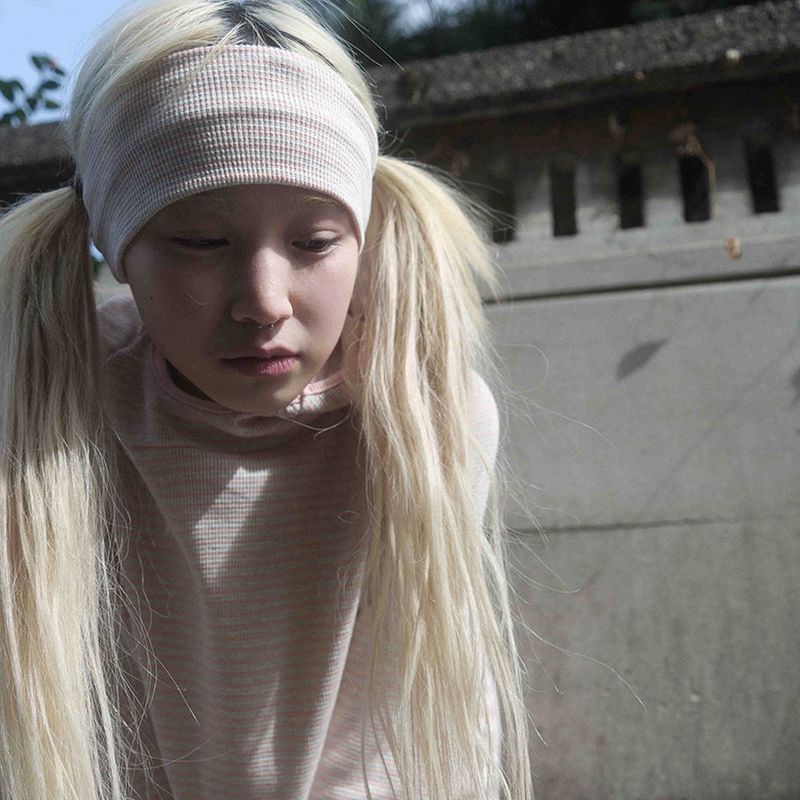 KOOKEESEE（クキシ）の「ストライプワッフルヘッドバンド (ピンク/グレー)（ヘアアクセサリー）」