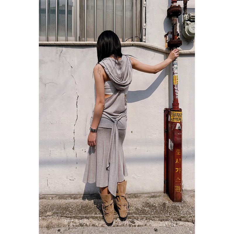 ROPE KNOTTED BACK HOOD