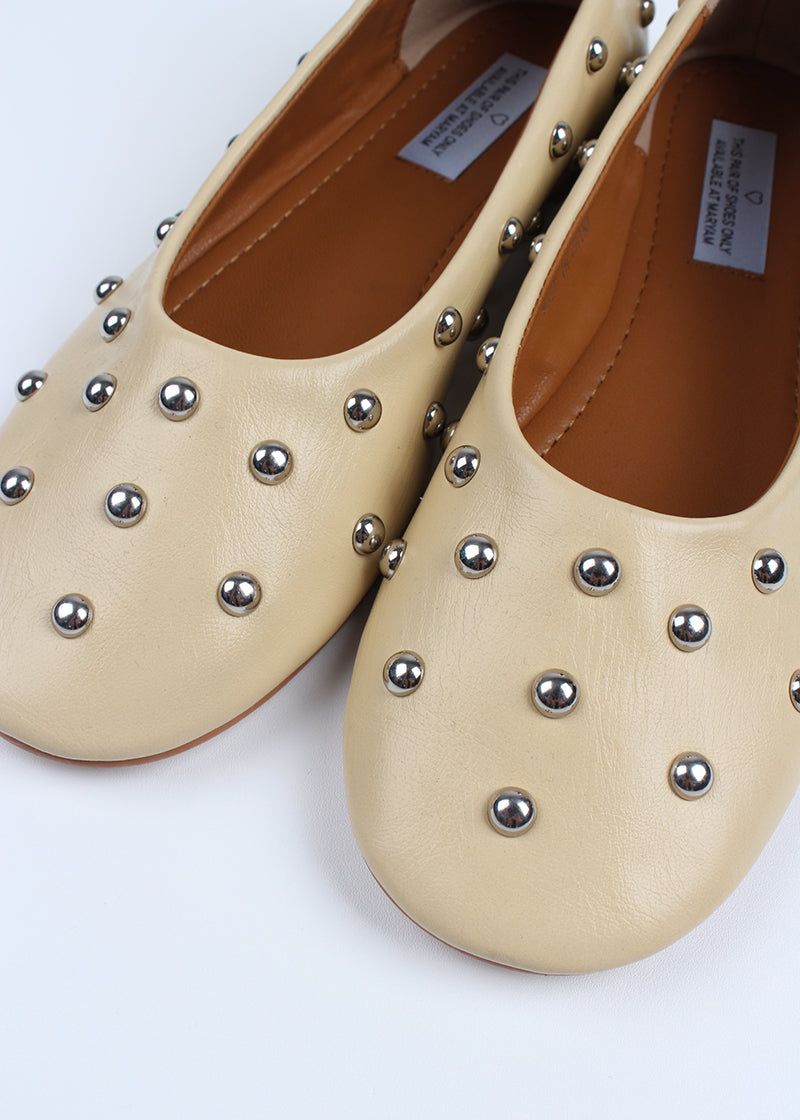 STUD BALL FLAT SHOES