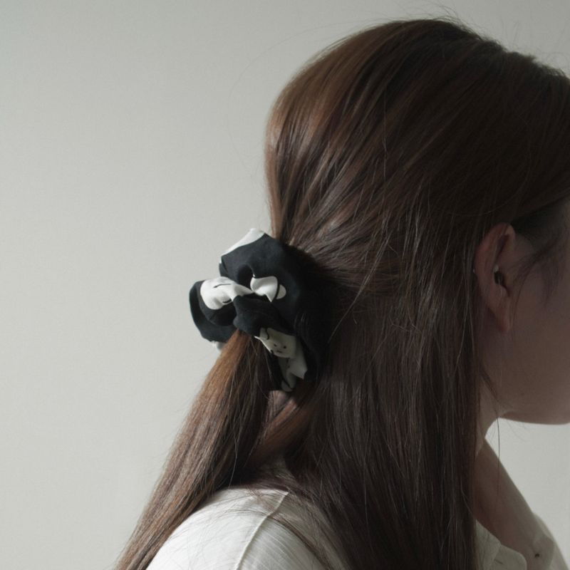 TUTEOGI（トゥトギ）の「TUTEOGI ‘Rhythm’ scrunchie #001 (M size)（Hair Accessories）」