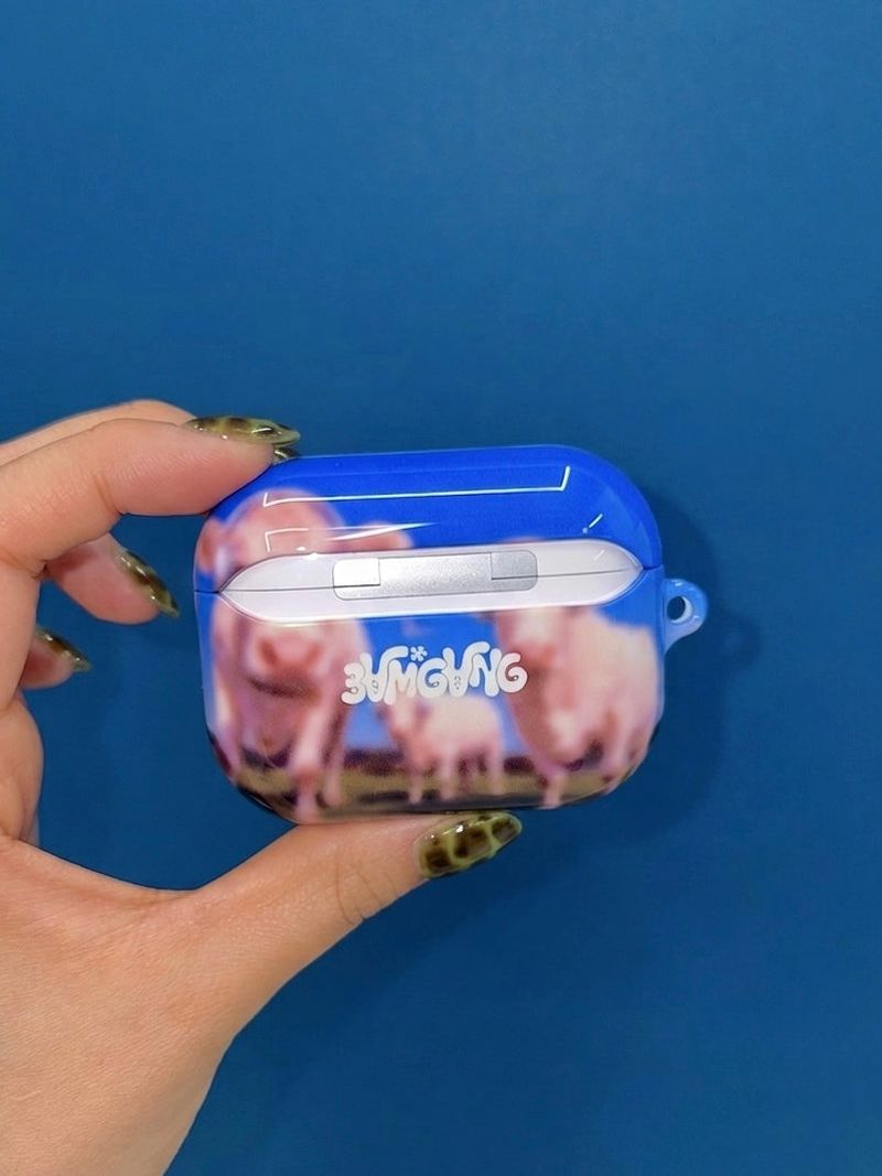 Furry Friends airpods case_Cow