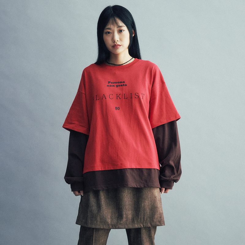 KOOKEESEE(クキシ)の「Blacklist lettering Layered tee (Red/Brown)(Tops)」