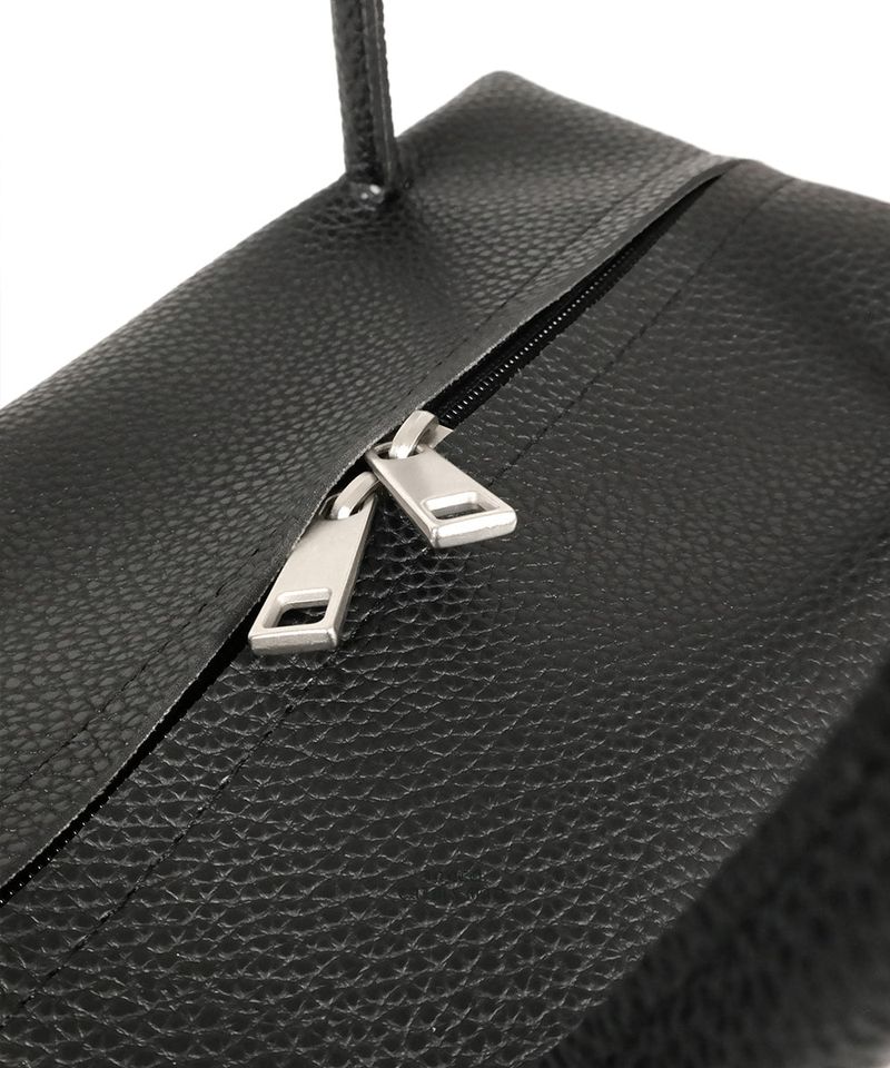 aoki_Embossed Black_Eye