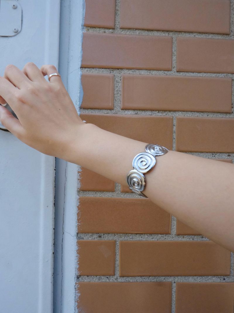 bold wave bangle