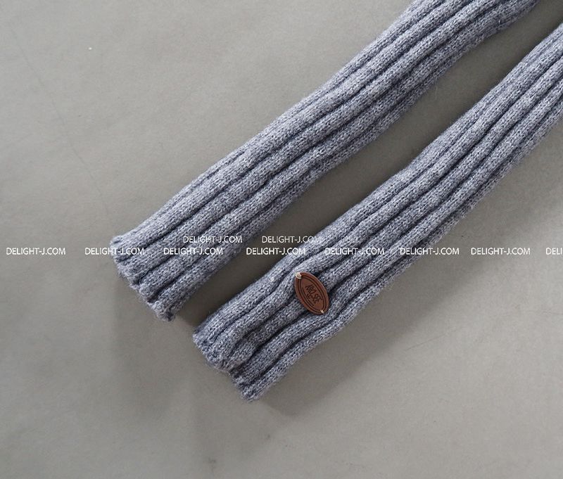 V-neck knit patch long muffler