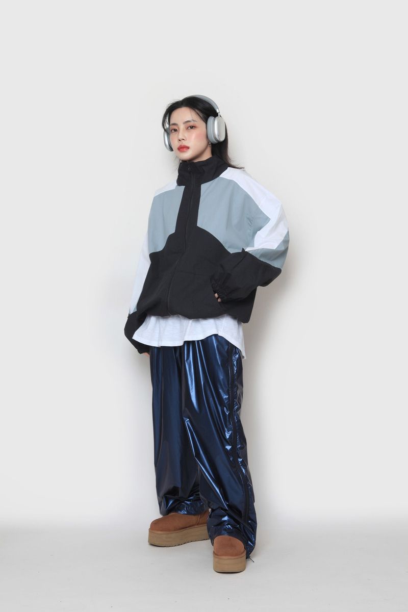 triple-colored zip-up