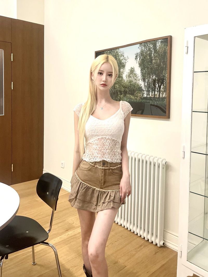 1367. Maybe lace crop T (3color)
