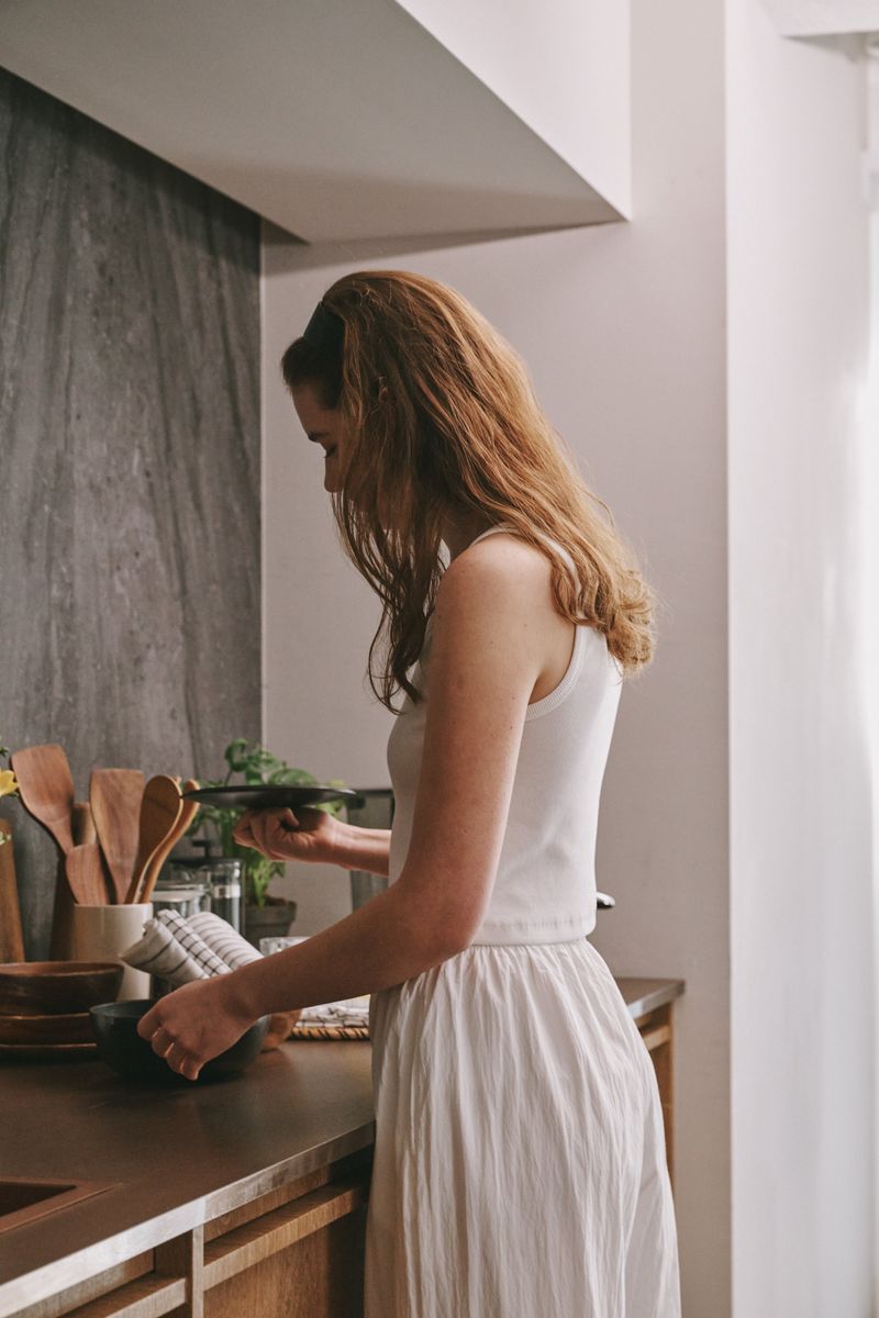 Round sleeveless (Ivory)