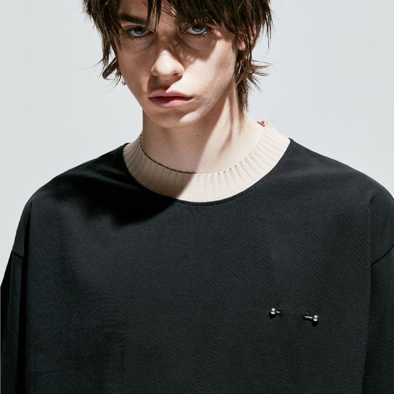 rib bold neck pierced t-shirt black