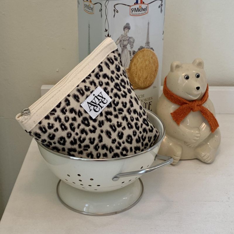 classic pouch_corduroy leopard ivory