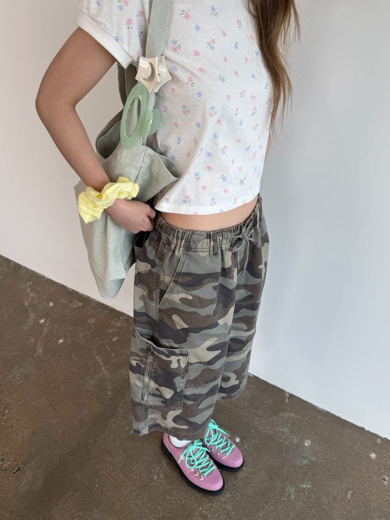 flowery shirring crop T