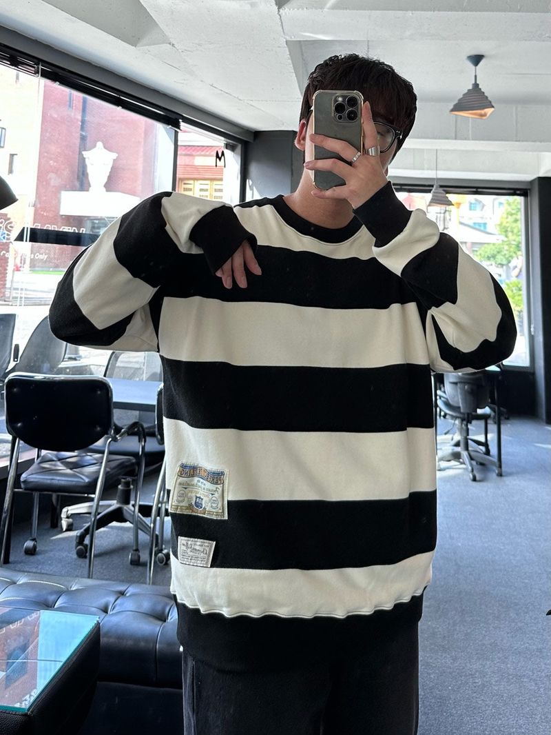 Mentor Patch Dangara Loose Fit Sweatshirt