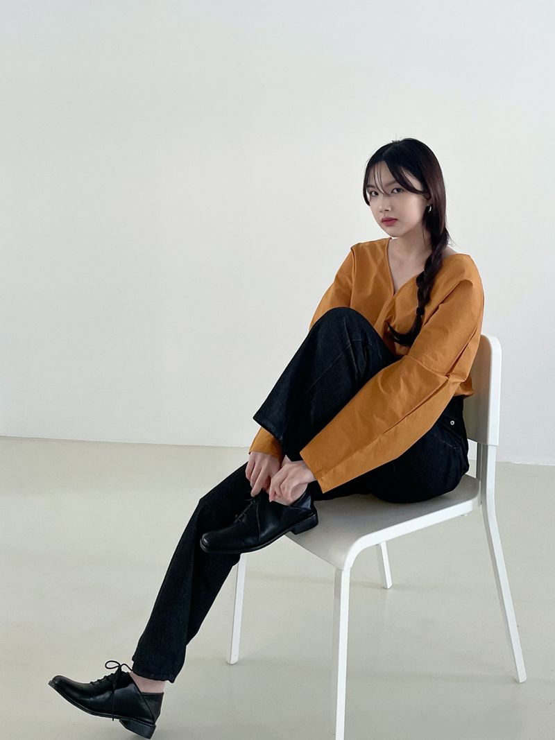Feminine v-neck shirt