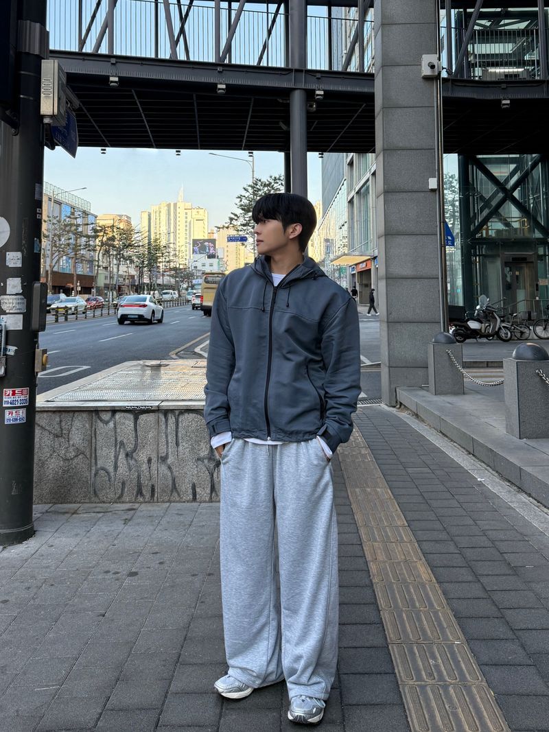 Bolt cap hood windbreaker