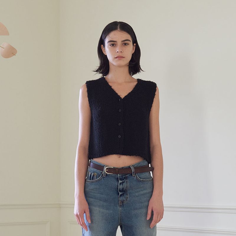 BUTTONED KNIT VEST (BLACK)