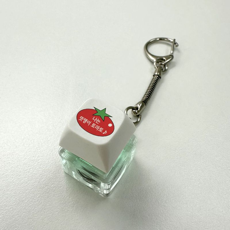 withsome（ウィズサム）の「スタイリッシュトマトLEDキーキャップキーリング (1 Slot)（トイ/キーホルダー）」