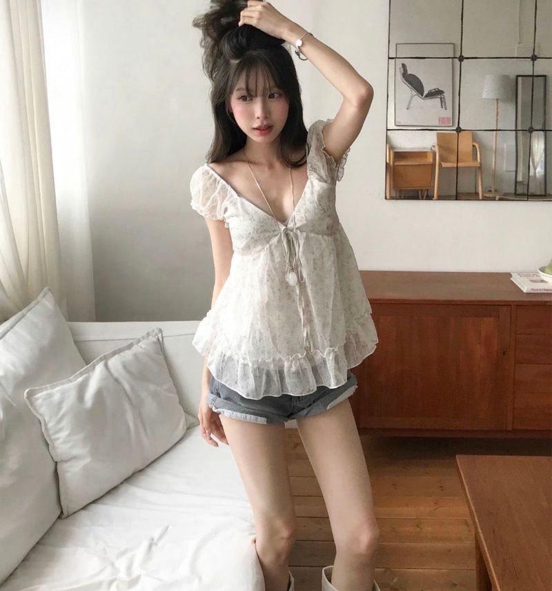 cloudemotion（クラウドエモーション）の「elpy floral shirring & frill off bl（Tops）」