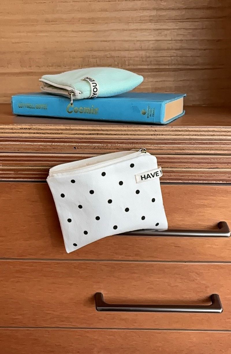 Dot flat pouch - ivory , M size