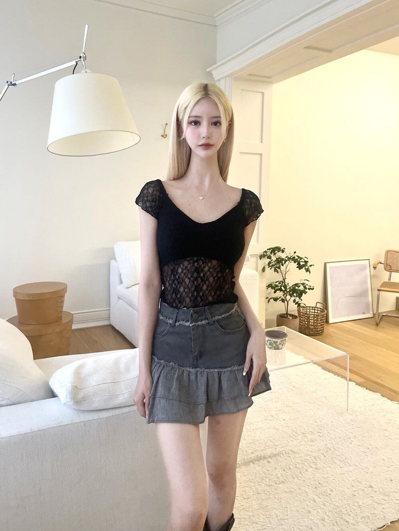 1367. Maybe lace crop T (3color)