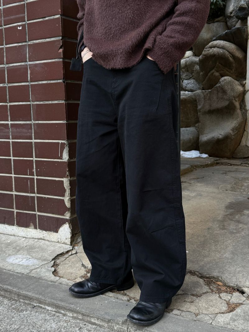 AVAND（アバンド）の「ウェイピンタックカーブドパンツ（パンツ）」