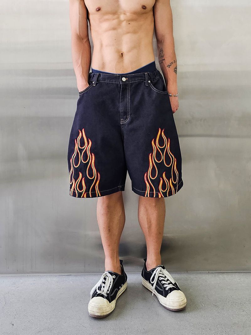 VENTIQUE(ベンティーク)の「VENTIQUE Flame embroidery Bermuda Shorts 2color(Pants)」