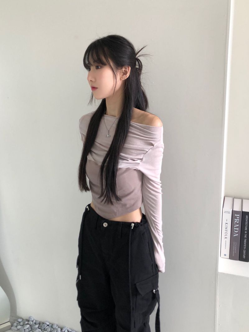 Kitten（キッテン）の「Rough Shirring Off T (3color)（Tops）」