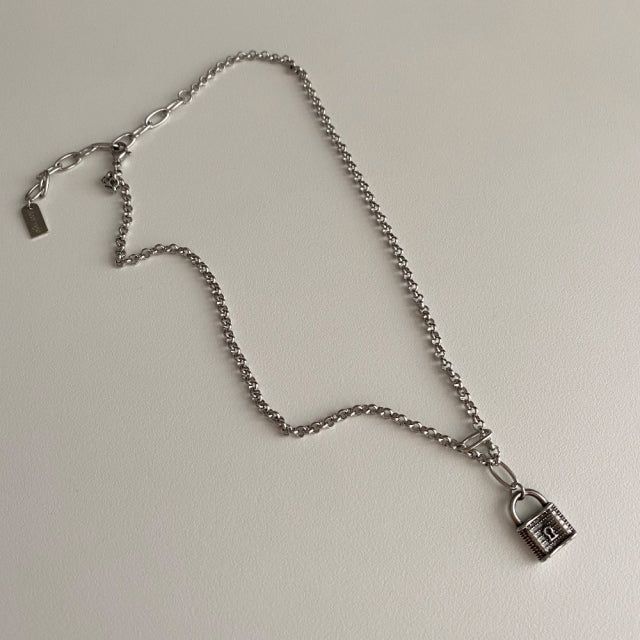 mal Lock Bold Chain Necklace