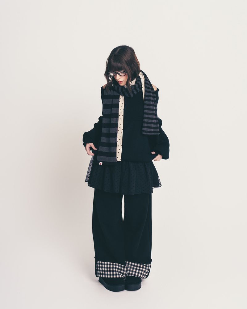check folding sweatpants / black