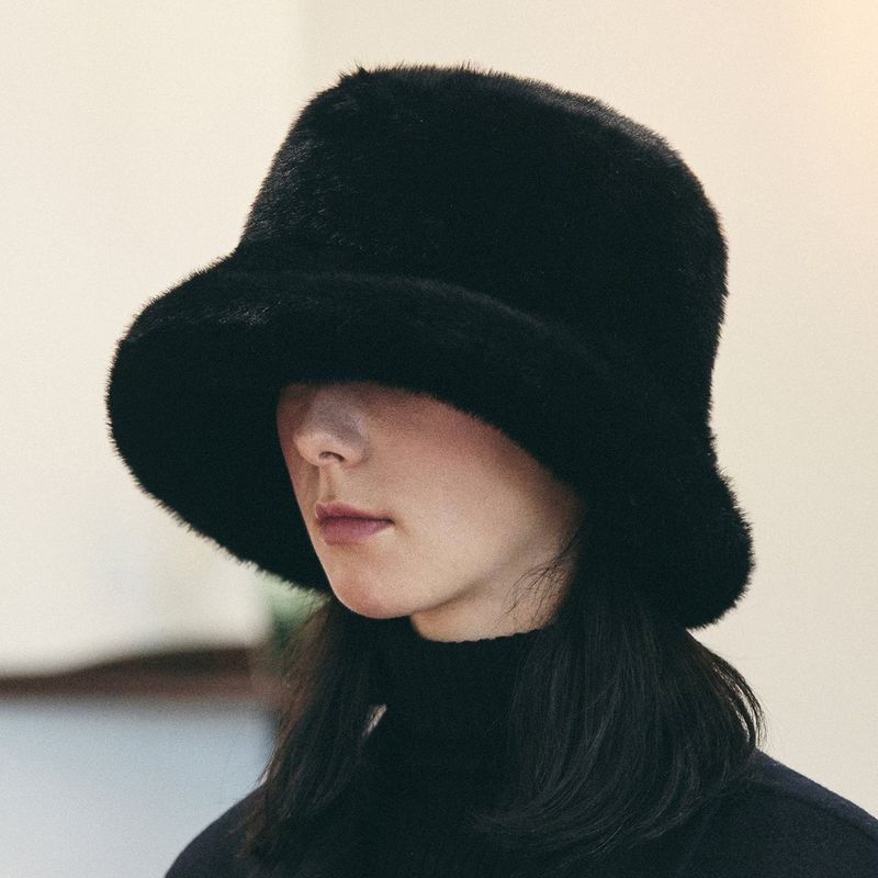 VARZAR(バザール)の「VA Long Label Fur Bucket Hat / Black(Hats)」