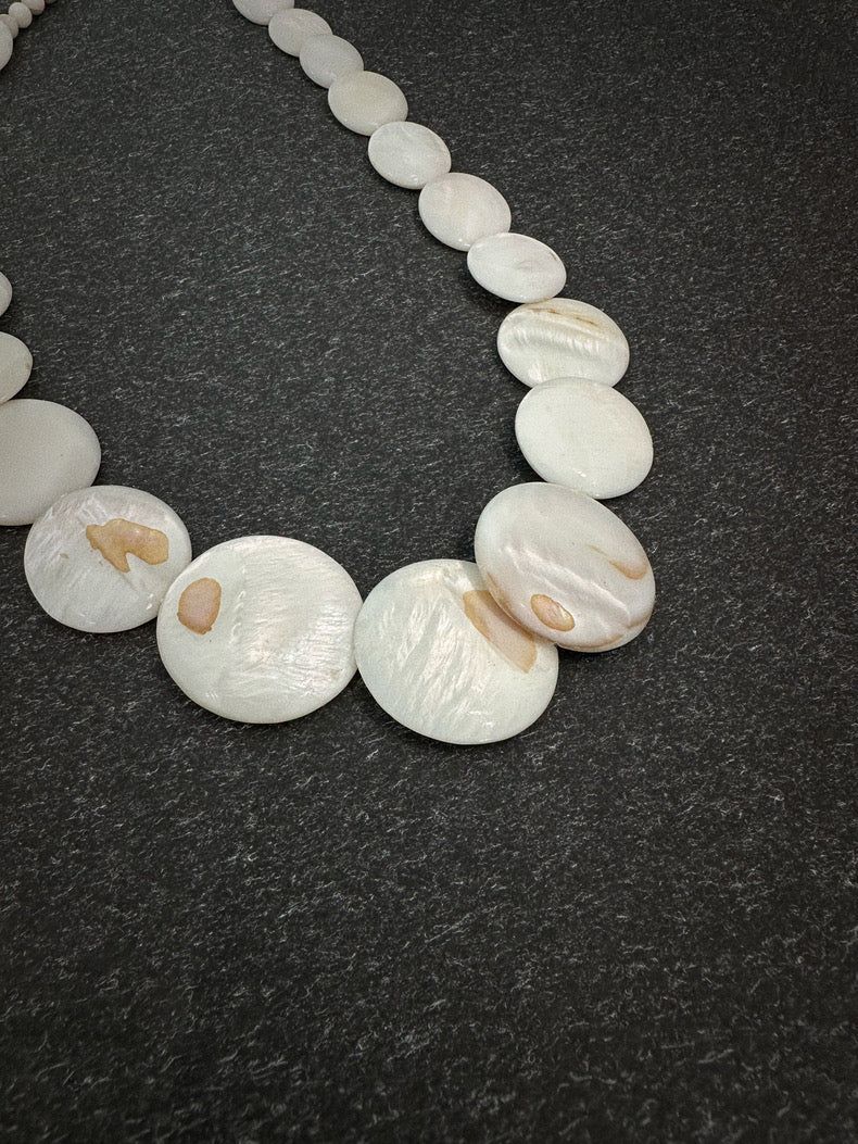 Coin nacre necklace