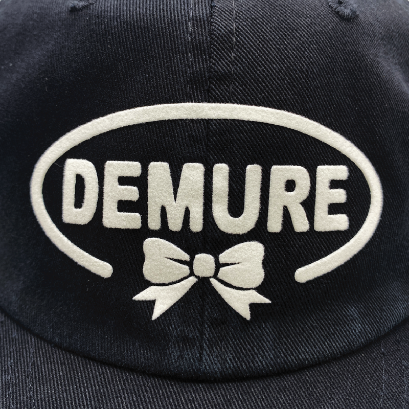 DEMURE RIBBON CAP
